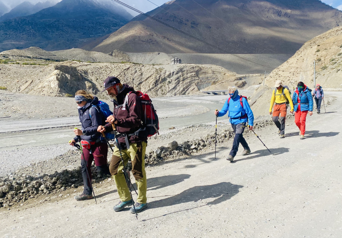 पदयात्रामा गएका तीन युवक सम्पर्कविहीन