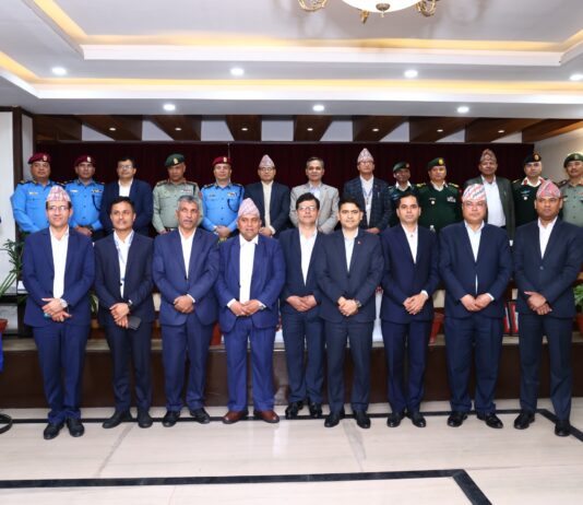 निर्वाचन सफलतापूर्वक सम्पन्न गरेकोमा गृह मन्त्रालयका कर्मचारी र सुरक्षा निकायलाई सम्मान