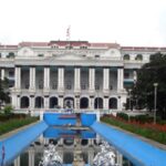 नयाँ मन्त्रीलाई कुरिरहेको सिंहदरबार