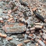 इट्टाभट्टाको पर्खाल भत्किएर एक महिलाको मृत्यु, चार घाइते