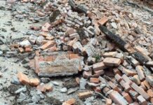 इट्टाभट्टाको पर्खाल भत्किएर एक महिलाको मृत्यु, चार घाइते