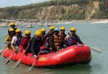 महाकाली नदीमा व्यावसायिक र्याफटिङ सुरु