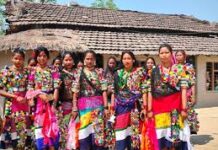 राना थारू समुदायमा परम्परागत पहिरन लगाउने चलन लोप हुँदै