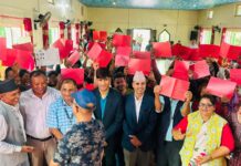 चितवनको इच्छाकामनामा लालपुर्जा वितरण, ३४ परिवार बने जग्गाधनी